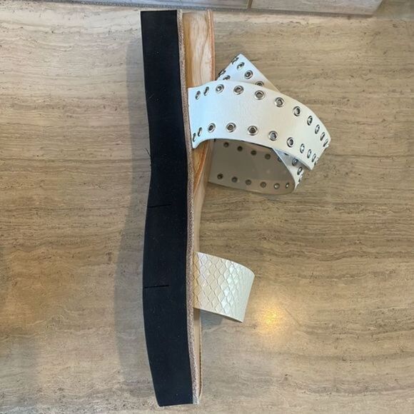 Free People Dolce Vita Panko Stud Sandals Strappy White Leather US 9 NWOB - Picture 11 of 11